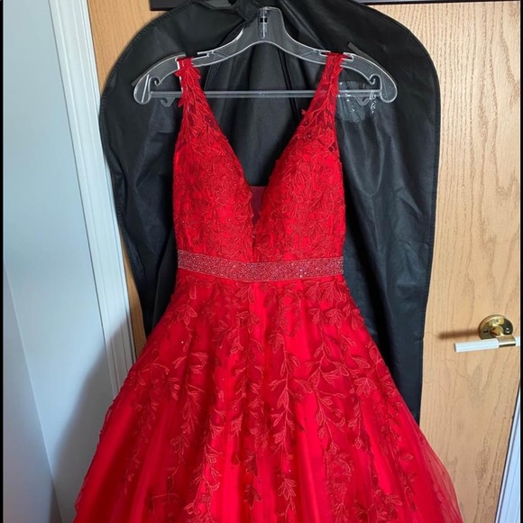 Sherri Hill style #1135 Prom Dress - Picture 3 of 4